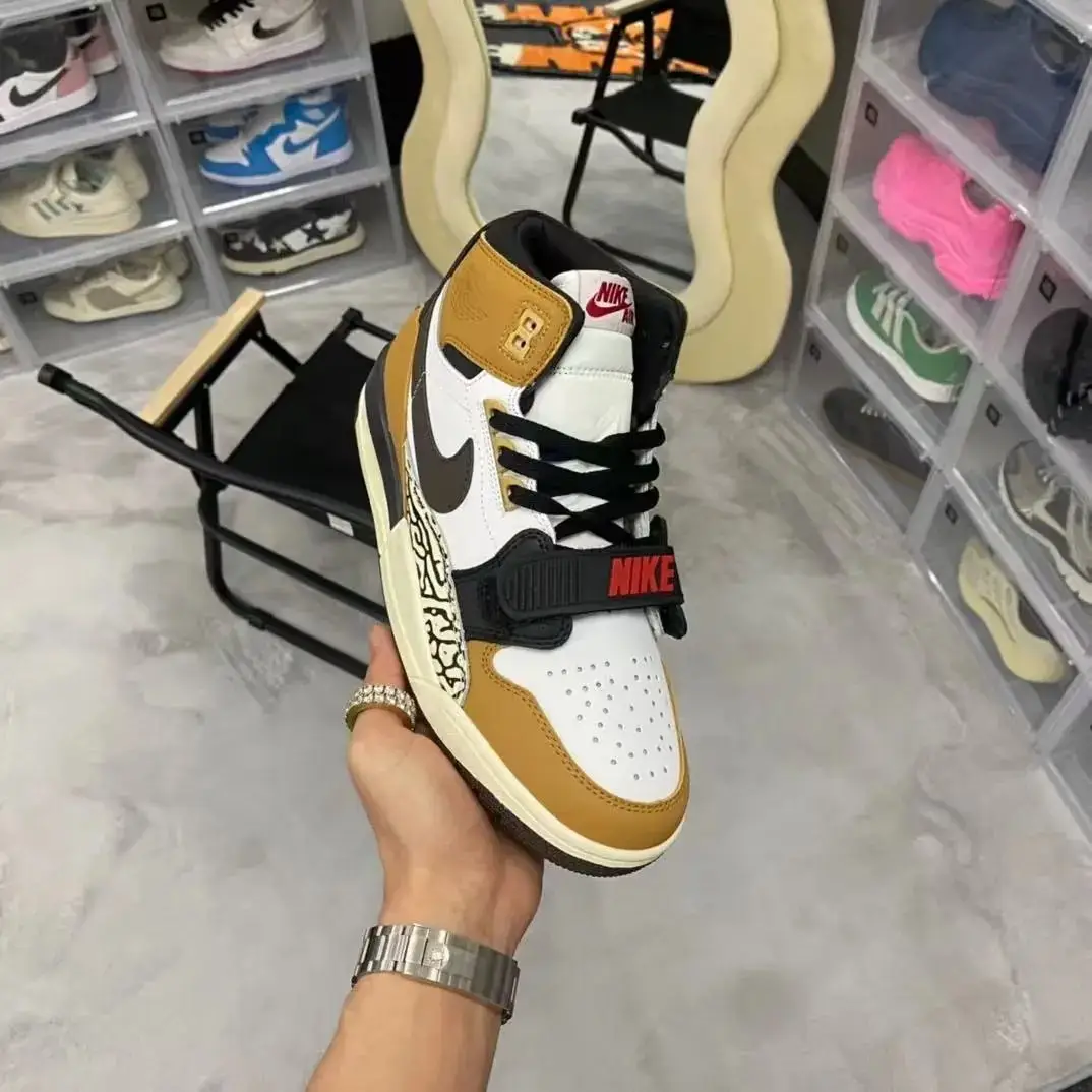 Nike Air Jordan 312 Sneakers 1